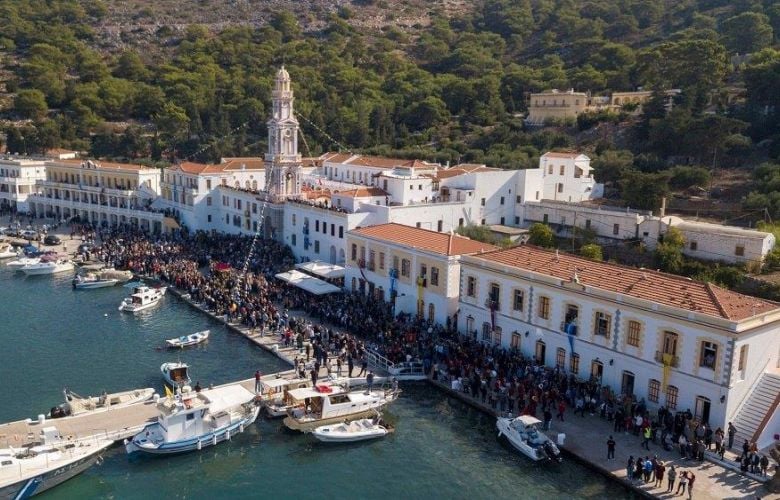 Συμφωνητικό υπέγραψαν η 13χρονη και ο 15χρονος για να σκοτώσουν την μητέρα της στην Σύμη