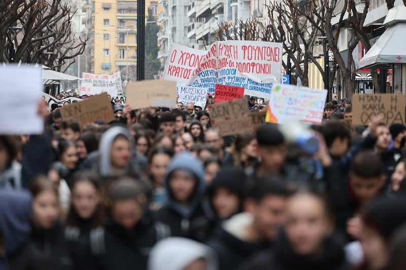 Σε κλοιό κινητοποιήσεων για τα Τέμπη η χώρα την Παρασκευή – Πώς θα κινηθούν τα μέσα μεταφοράς