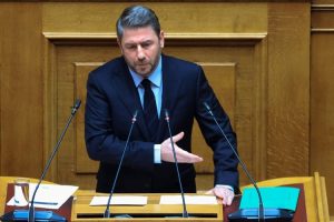 Ραγδαίες πολιτικές εξελίξεις: Την Τετάρτη το ΠΑΣΟΚ θα καταθέσει την πρόταση μομφής κατά της κυβέρνησης – «Τώρα είναι η κατάλληλη στιγμή»