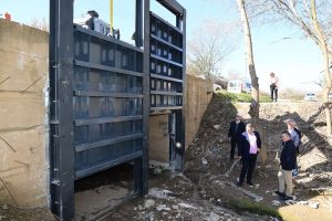 Ολοκληρώθηκε η εγκατάσταση θηροφραγμάτων στο δίκτυο ομβρίων υδάτων Αγίου Θωμά στη Λάρισα