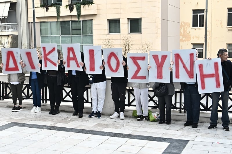 Συγκέντρωση στο Εφετείο Αθηνών συγγενών θυμάτων της φονικής πυρκαγιάς στο Μάτι