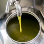 Καλύτερες τιμές μέχρι και 1 ευρώ το κιλό για άριστο ελαιόλαδο πανελλαδικά