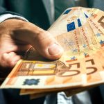 Κατώτατος μισθός: Πώς διαμορφώνεται με τις τριετίες – Σε τι ποσό ανέρχονται οι καθαρές αποδοχές