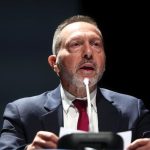 Στουρνάρας: Η επαναφορά του 13ου και 14ου μισθού θα στερήσει χρήματα από τους φτωχούς