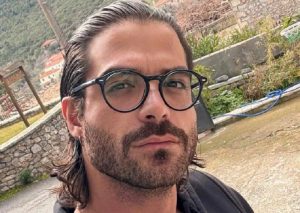 Ανησυχία των γιατρών για το δεξί μάτι του Άρη Μουγκοπέτρου – Θα καταθέσει μήνυση σε βάρος του φίλου του