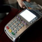 Οι πληρωμές με POS ενίσχυσαν τα έσοδα από ΦΠΑ και τη διαφάνεια στις συναλλαγές