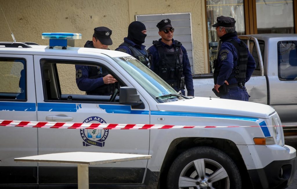 Άγρια συμπλοκή μεταξύ οικογενειών στο Ρέθυμνο: Πεθερός «κάρφωσε» γυαλί στο λαιμό του 39χρονου γαμπρού του – Τέσσερις συλλήψεις