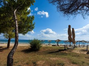 Αίθριος καιρός με λίγες τοπικές βροχές σήμερα Μεγάλη Παρασκευή