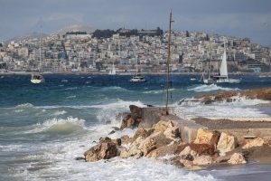 Με ισχυρούς ανέμους η Πρωτομαγιά – Στο «κόκκινο» έξι περιοχές της χώρας