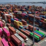 Η Ευρώπη στη «δίνη του κυκλώνα» του ολομέτωπου πλέον εμπορικού πολέμου ΗΠΑ-Κίνας