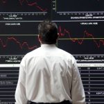 Κατρακυλούν οι ευρωπαϊκές μετοχές καθώς τίθενται σε ισχύ οι αμερικανικοί δασμοί