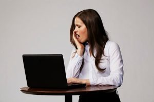 Η υπνηλία συνδέεται με αυξημένους κινδύνους για την υγεία και μειωμένη ποιότητα ζωής