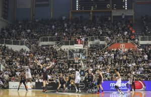 Europe Cup: Φίλαθλος του ΠΑΟΚ τραυματίστηκε όταν έσκασε κροτίδα στο χέρι του