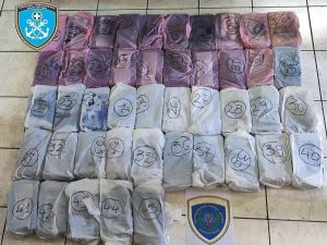 Κοκαΐνη βάρους άνω των 53 κιλών βρέθηκε και κατασχέθηκε σε κοντέινερ στον Πειραιά