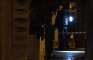 «Γάζωσαν» 42χρονο μέσα στο αυτοκίνητό του σε πυλωτή πολυκατοικίας στην Καλλιθέα