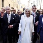 «Η ειρήνη δεν μπορεί ποτέ να θεωρείται δεδομένη», δήλωσε ο βασιλιάς Κάρολος στην ομιλία του στο ιταλικό κοινοβούλιο