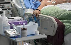 Αγωνία στην Λάρισα: Διασωληνωμένοι δύο 19χρονοι από τη φωτιά στο αυτοκίνητό τους μετά από πρόσκρουση