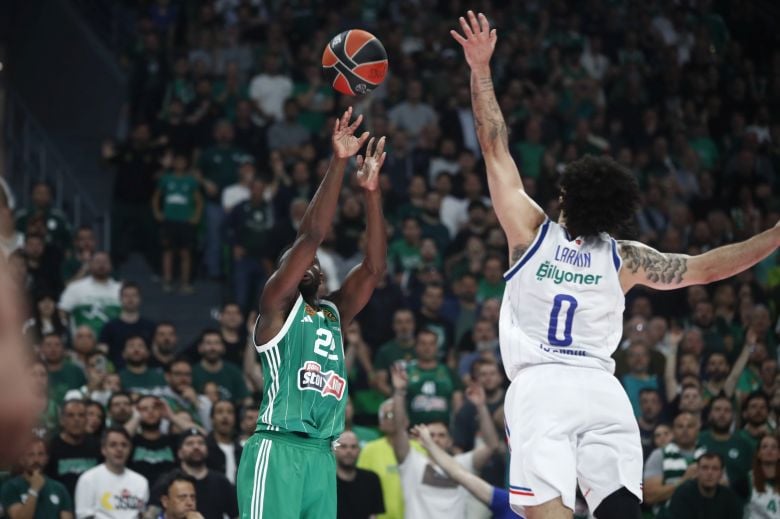 Euroleague: Προβάδισμα στις νίκες για τον Παναθηναϊκό επί της Εφές στα πλέι οφ
