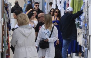 Ανοικτά τα καταστήματα σήμερα, Κυριακή των Βαΐων – Οι ώρες λειτουργίας
