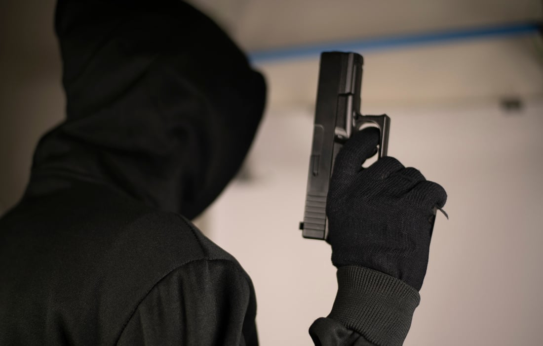 Ληστές εισέβαλαν στο σπίτι αντρόγυνου και με χρήση σωματικής βίας τους κλείδωσαν στο μπάνιο