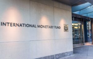 Το ΔΝΤ αναθεωρεί προς τα κάτω τις προβλέψεις του για την παγκόσμια οικονομία