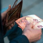 Καταβάλλονται σήμερα από τον ΟΠΕΚΑ επιδόματα ύψους άνω των 182 εκατ. ευρώ