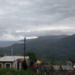 Μικρή πτώση της θερμοκρασίας με τοπικές βροχές την Πέμπτη του Πάσχα