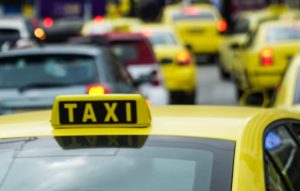 Aπεργούν τα ταξί στις 15 Απριλίου για την κίνηση στις λεωφορειολωρίδες