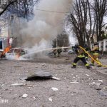 Φρίκη από τον ρωσικό βομβαρδισμό της πόλης Σούμι, τουλάχιστον 34 νεκροί και εκατοντάδες τραυματίες – Ζελένσκι: Να έρθει ο Τραμπ να δει τις καταστροφές