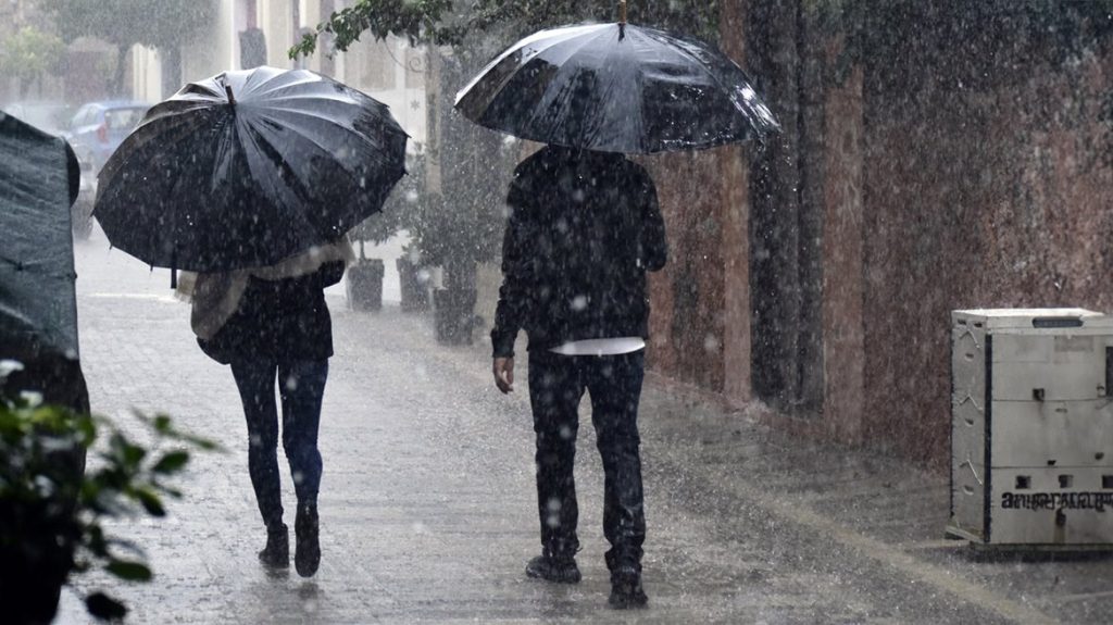 Τοπικές καταιγίδες και μεταφορά αφρικανικής σκόνης στα νότια