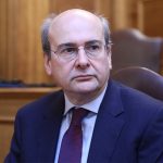 Χατζηδάκης: «Τους “λαγούς με πετραχήλια” τους έχουμε δοκιμάσει κατά καιρούς και τους πληρώσαμε πολύ ακριβά»