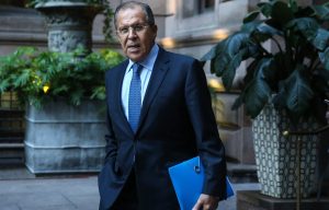 Ο Λαβρόφ διαβεβαιώνει πως η Ρωσία είναι διατεθειμένη να κλείσει συμφωνία για να τελειώσει ο πόλεμος στην Ουκρανία