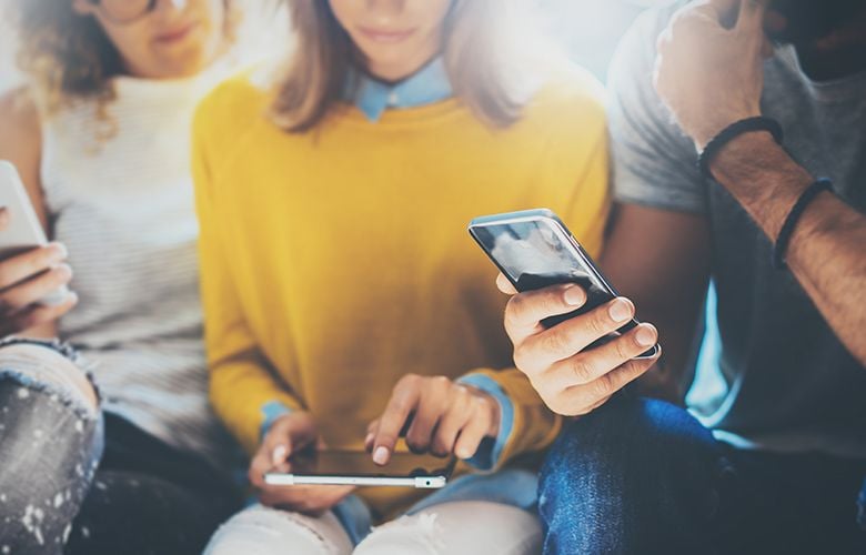 Youth Pass: Ξεπέρασαν τις 147.000 οι αιτήσεις νέων δικαιούχων ηλικίας 18-19 ετών