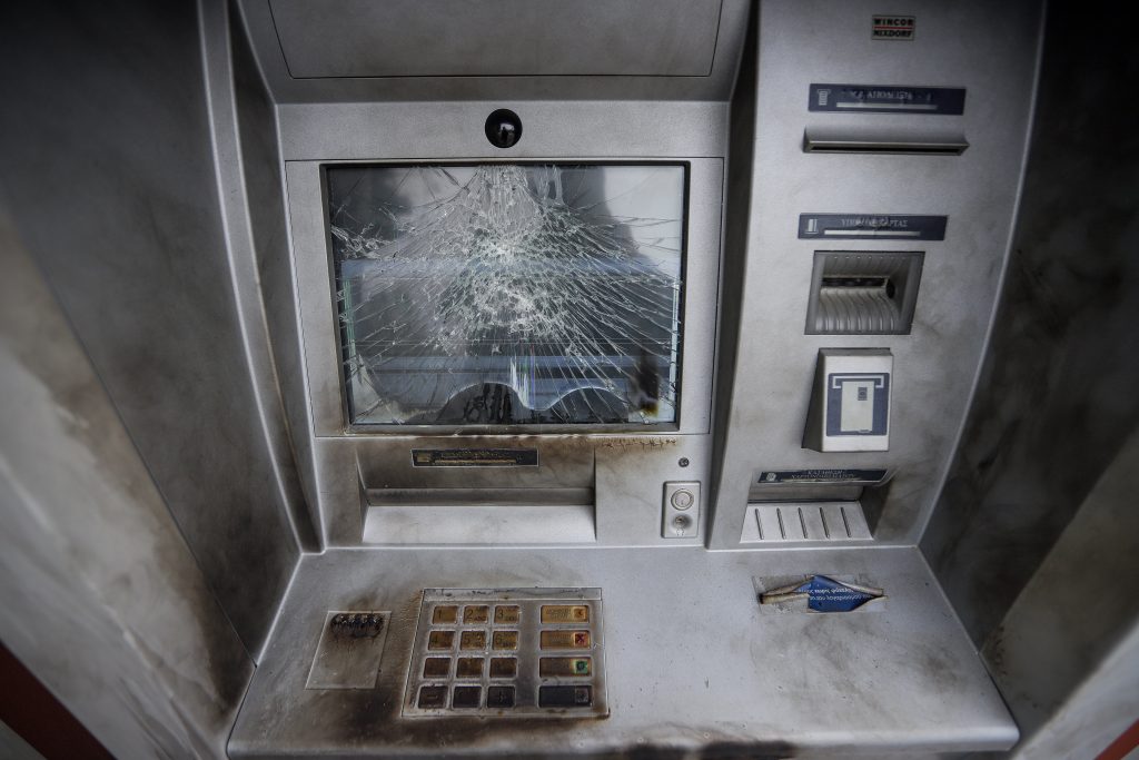 Εγκληματική ομάδα ανατίναζε ΑΤΜ τραπεζών στη Χαλκιδική – Πάνω από 170.000 ευρώ η λεία της