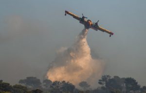 Η ΕΕ οργανώνει ομάδες πυρόσβεσης και στόλο αεροσκαφών για την υποστήριξη των χωρών, όπως η Ελλάδα