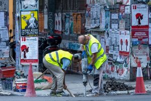 Τον εργασιακό «Γολγοθά» καταγράφει η Eurostat: Το 32,3% των μισθωτών στην Ελλάδα δουλεύει Σαββατοκύριακα
