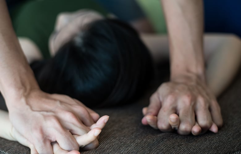 Φρίκη προκαλούν αποκαλύψεις για τον βιασμό 17χρονης με νοητική υστέρηση από οικογενειακό φίλο στην Πάτρα