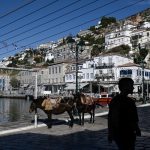 Αυστηροποιείται το πλαίσιο για τα τροχοφόρα σε Ύδρα και Σπέτσες