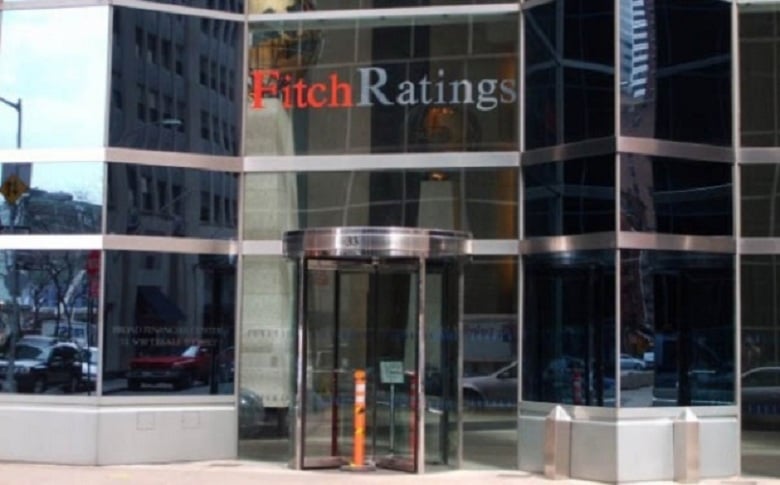 Ο οίκος Fitch αναβάθμισε τις προοπτικές του αξιόχρεου της Ελλάδας σε θετικές – Επιβεβαίωση της «αταλάντευτης πορείας ανάκαμψης της χώρας»