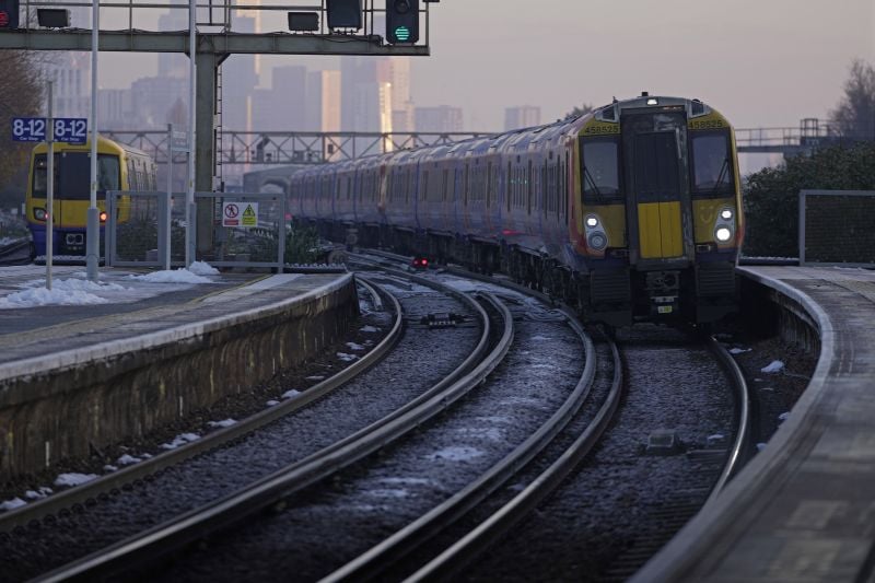 Βρετανία: Η εταιρεία South Western Railway είναι η πρώτη σιδηροδρομική εταιρεία που περνά από σήμερα στον έλεγχο του δημοσίου