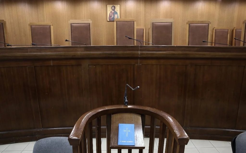 Στη φυλακή ο 43χρονος που ξυλοκόπησε μέχρι θανάτου τον 82χρονο πατέρα του και χτύπησε τη μητέρα του
