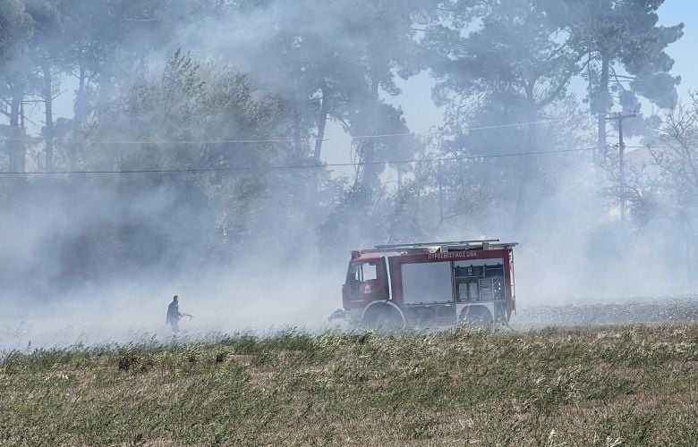 Ενισχύθηκαν οι πυροσβεστικές δυνάμεις στη φωτιά στη Ριτσώνα