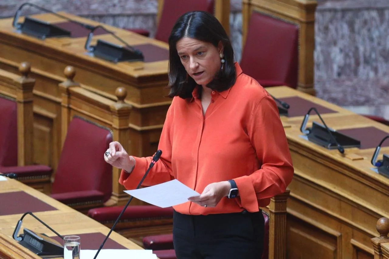 Νέες αλλαγές στα επαγγελματικά ταμεία ετοιμάζει η Κεραμέως