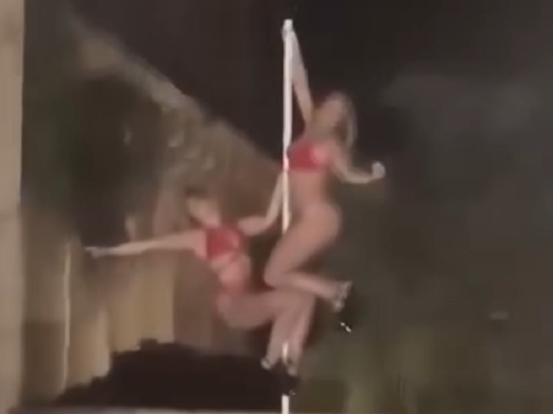 «Ήταν αθλητική φωτογράφιση σε στυλ pole dancing – Δεν απαιτείται άδεια» λέει ο δικηγόρος των γυναικών που φωτογραφήθηκαν ημίγυμνες στα Ανάκτορα της Κέρκυρας