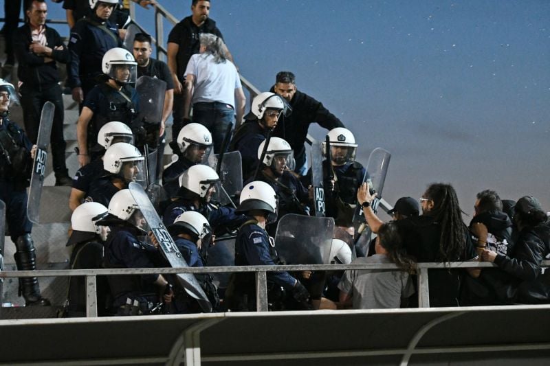 Σοβαρά επεισόδια σε ερασιτεχνικό αγώνα ποδοσφαίρου στην Πάτρα – Δείτε βίντεο