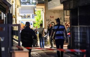 Φρίκη στη Λάρισα: Ένας 21χρονος μαχαίρωσε μέχρι θανάτου τη μητέρα του και προσπάθησε να κρύψει το πτώμα με τον ξάδερφο του