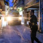 Μητροκτονία στη Λάρισα: Με τουλάχιστον τρεις μαχαιριές σκότωσε την 52χρονη ο γιος της – Ομολόγησε την πράξη του