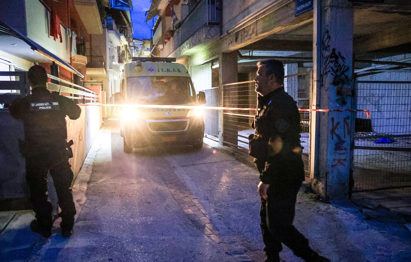 Μητροκτονία στη Λάρισα: Με τουλάχιστον τρεις μαχαιριές σκότωσε την 52χρονη ο γιος της – Ομολόγησε την πράξη του