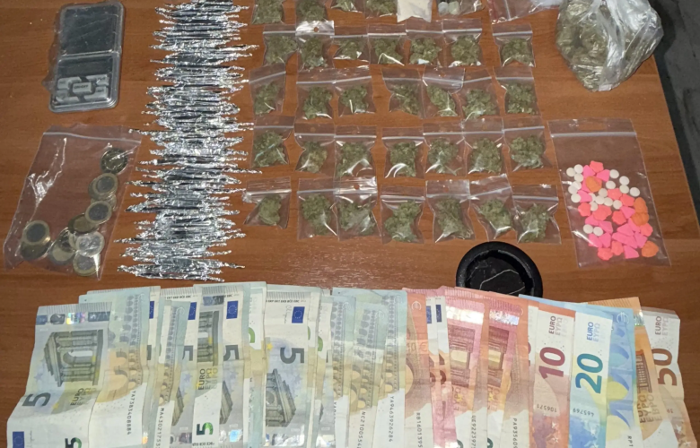 Συνελήφθησαν 3 άντρες για διακίνηση ναρκωτικών έξω από σχολικό συγκρότημα στον Άγιο Παντελεήμονα