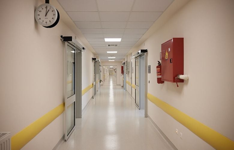 Συγκλονίζει ο παππούς της 7χρονης που πέθανε όταν έπεσε σε τζαμαρία: «Το σπίτι μας έκλεισε»